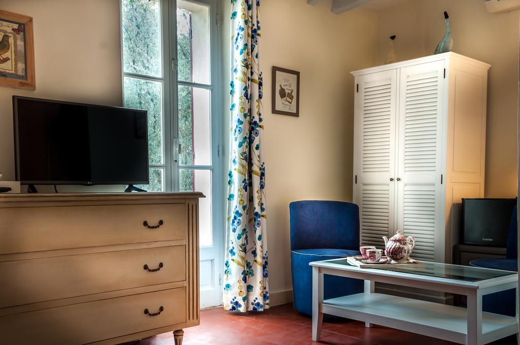 Bed and Breakfast Le Clos Des Canebiers Грасс Номер фото
