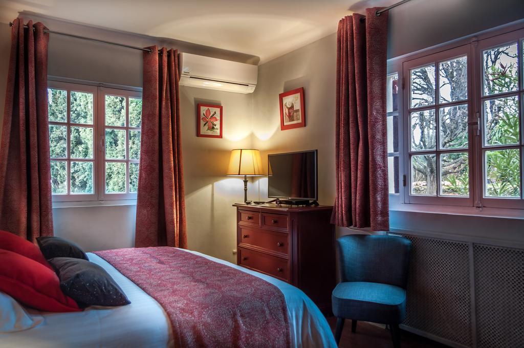 Bed and Breakfast Le Clos Des Canebiers Грасс Номер фото